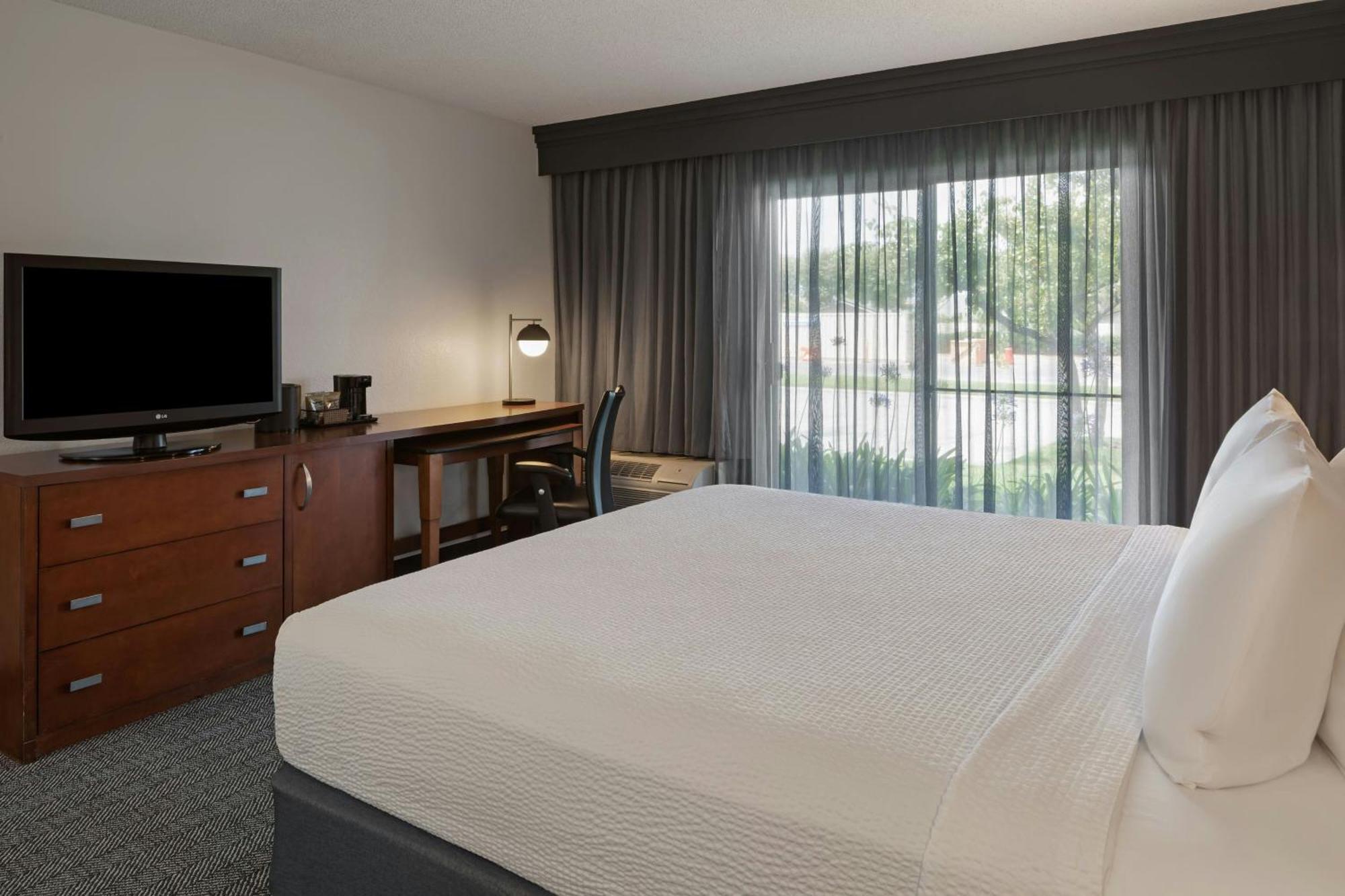 Courtyard Anaheim Buena Park Hotel Екстериор снимка